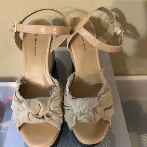 Armani exchange woman wedges. Beige.